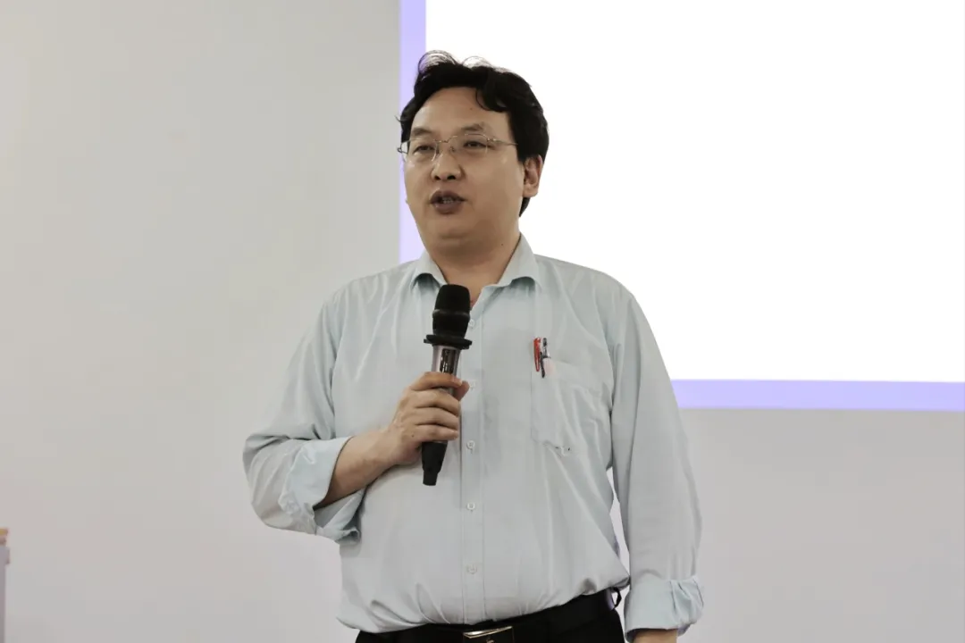 大专生1.jpg
